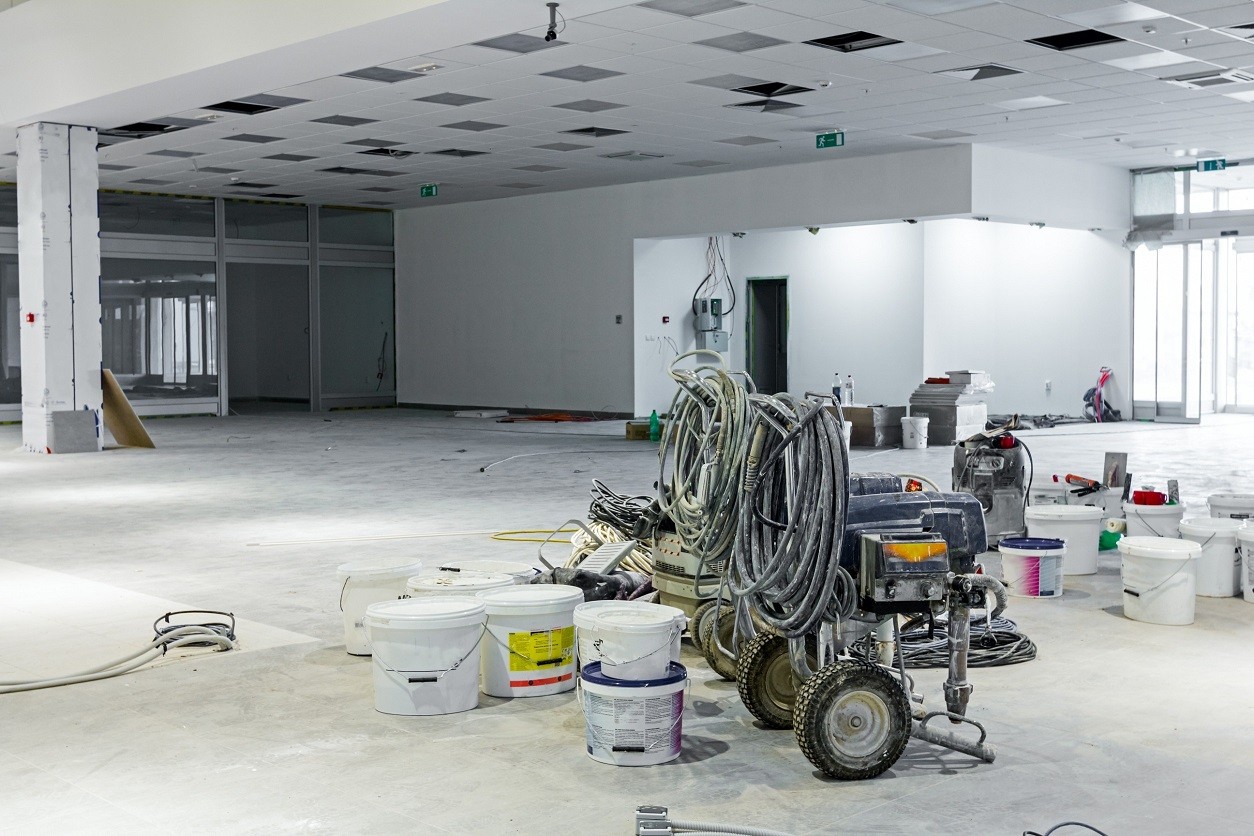 Agregatb malarski tłokowy na placu budowy