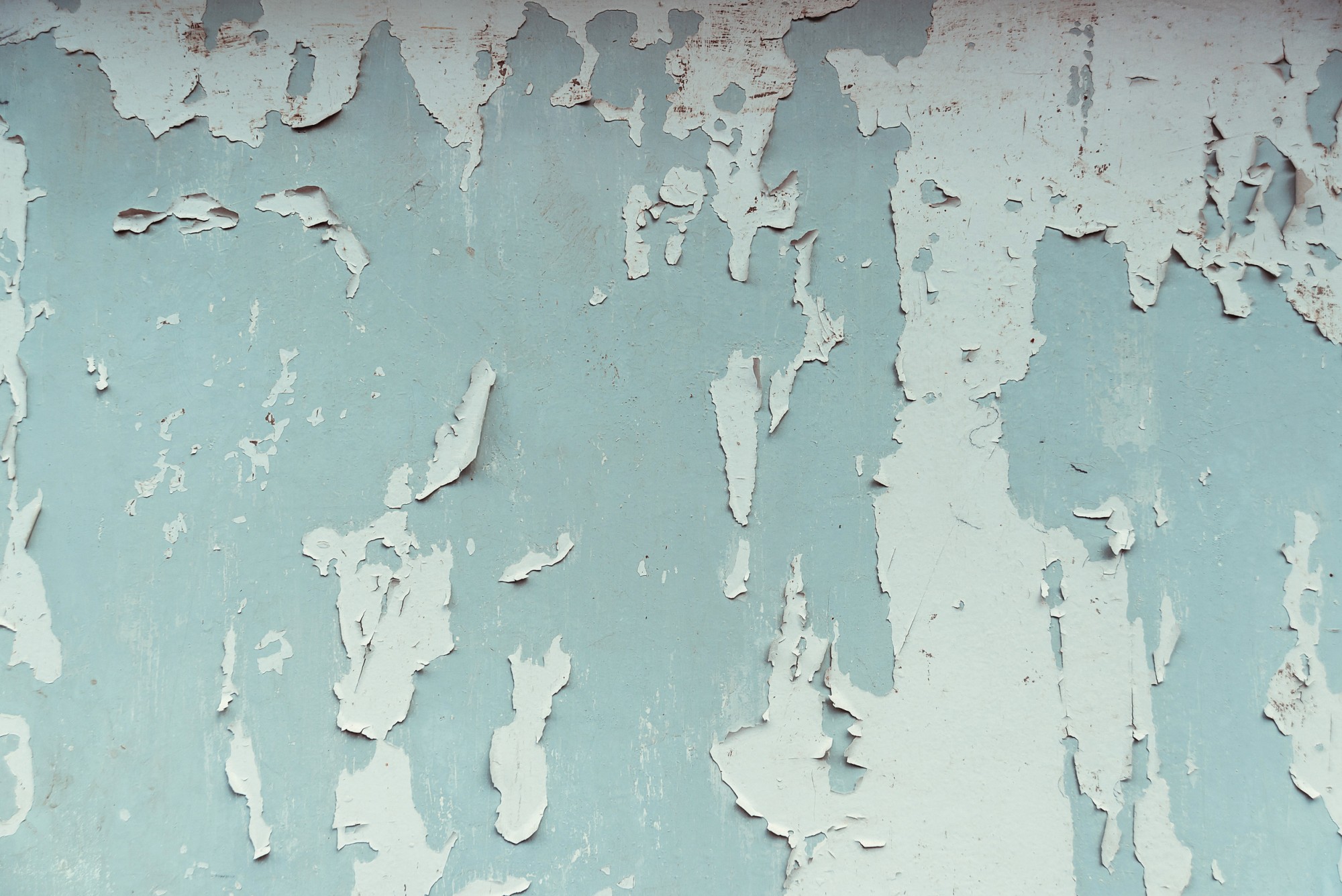 Stara, łuszcząca się farba