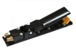 Dźwignia pneumatyczna sterowania piaskarki